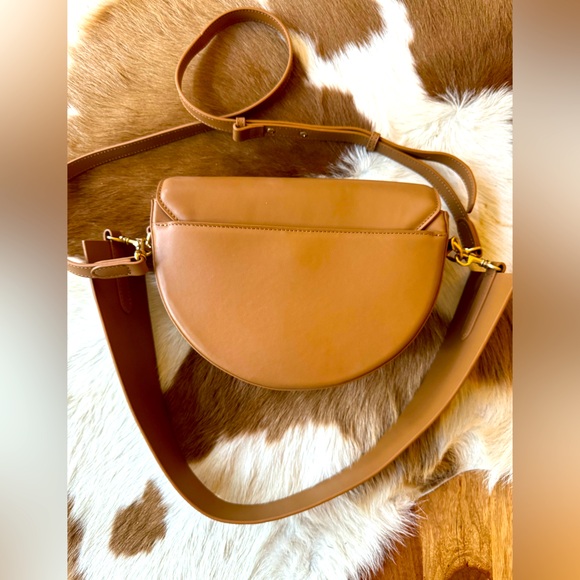 NWOT The Daily Edited Crescent Day Bag. - Picture 2 of 4